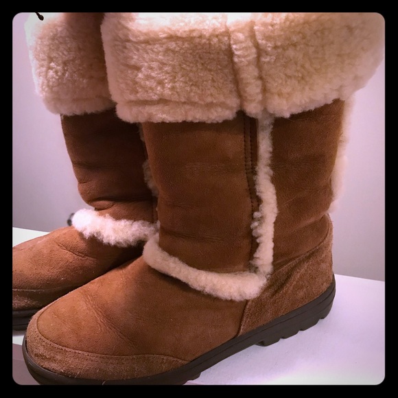 UGG Winter Boots - Picture 1 of 5